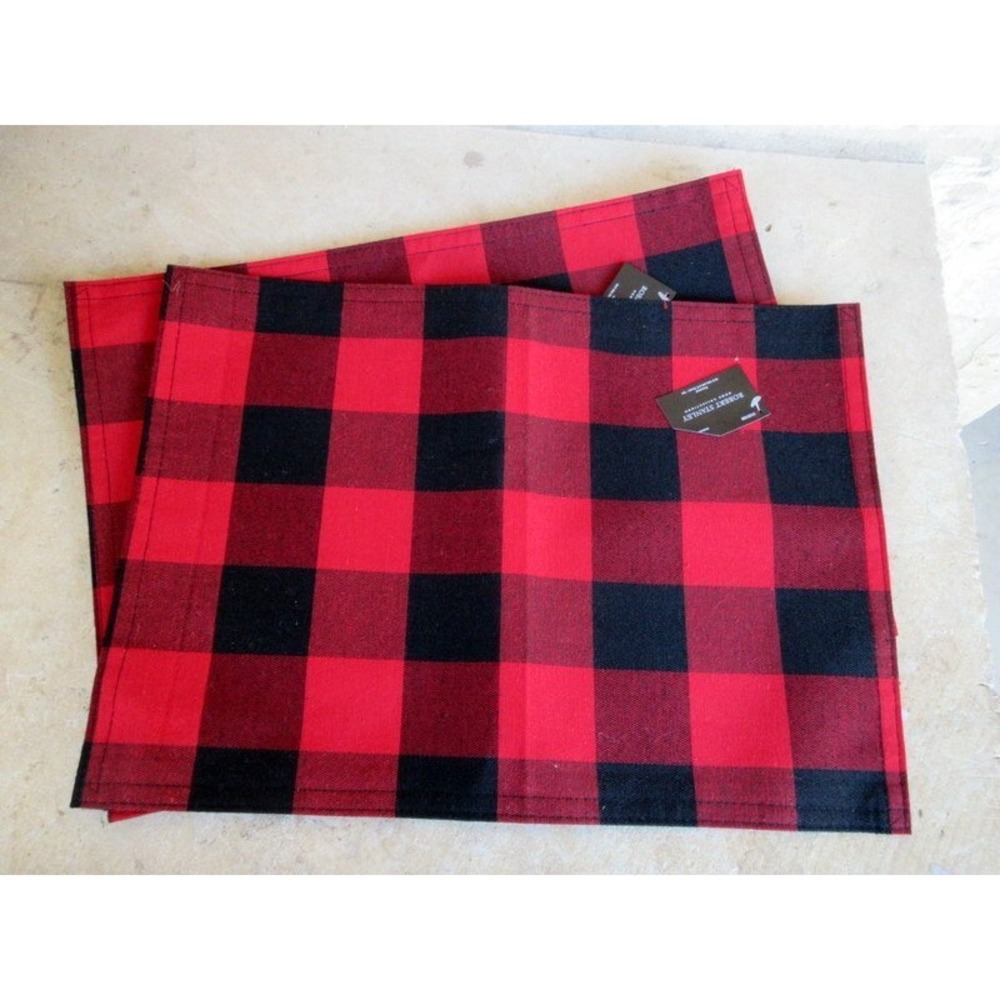 Robert Stanley Christmas Set of 2 Placemats 18x13 Red/Black‎ Buffalo Check Flaw